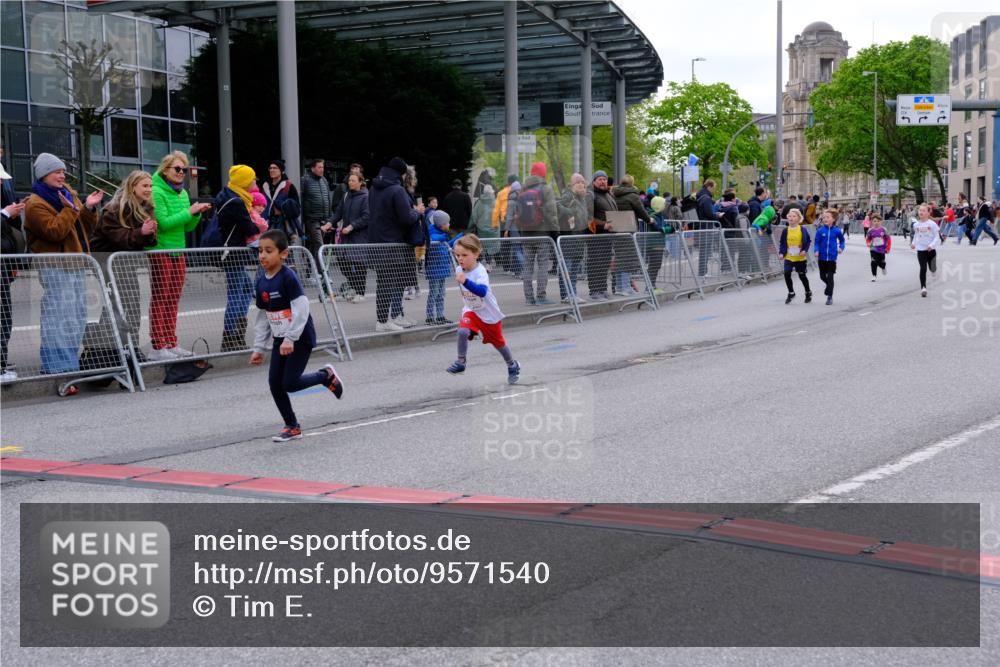 25.04.2026 - Das Zehntel Tim E. http://msf.ph/oto/9571540 25.04.2026 09:07:36 Ziel 1060, 1065, 1072, 1426, 1816, 2125, 2689, 2692, 2697, 2699, 2837, 3437, 3460, 3462, 3497 meine-sportfotos.de