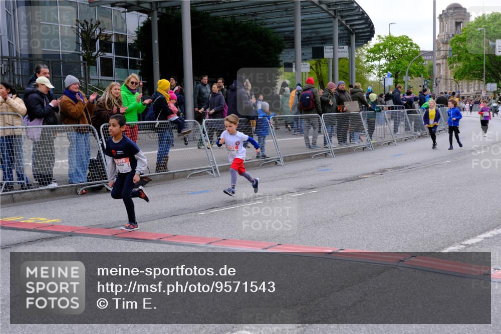 25.04.2026 - Das Zehntel Tim E. http://msf.ph/oto/9571543 25.04.2026 09:07:36 Ziel 1060, 1065, 1072, 1426, 1816, 2125, 2689, 2692, 2697, 2699, 2837, 3437, 3460, 3462, 3497 meine-sportfotos.de