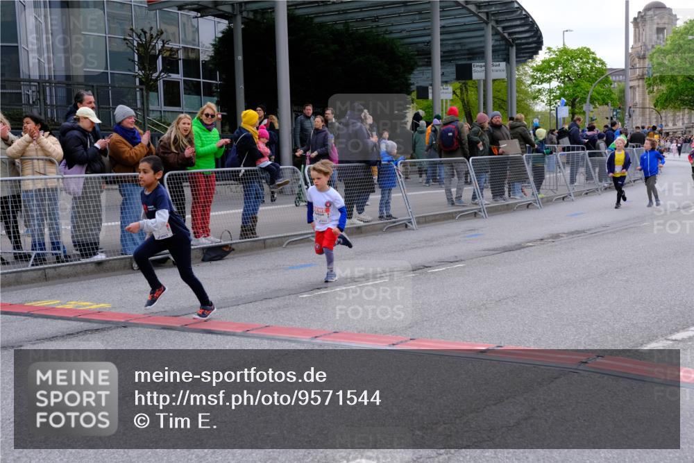 25.04.2026 - Das Zehntel Tim E. http://msf.ph/oto/9571544 25.04.2026 09:07:36 Ziel 1060, 1065, 1072, 1426, 1816, 2125, 2689, 2692, 2697, 2699, 2837, 3437, 3460, 3462, 3497 meine-sportfotos.de