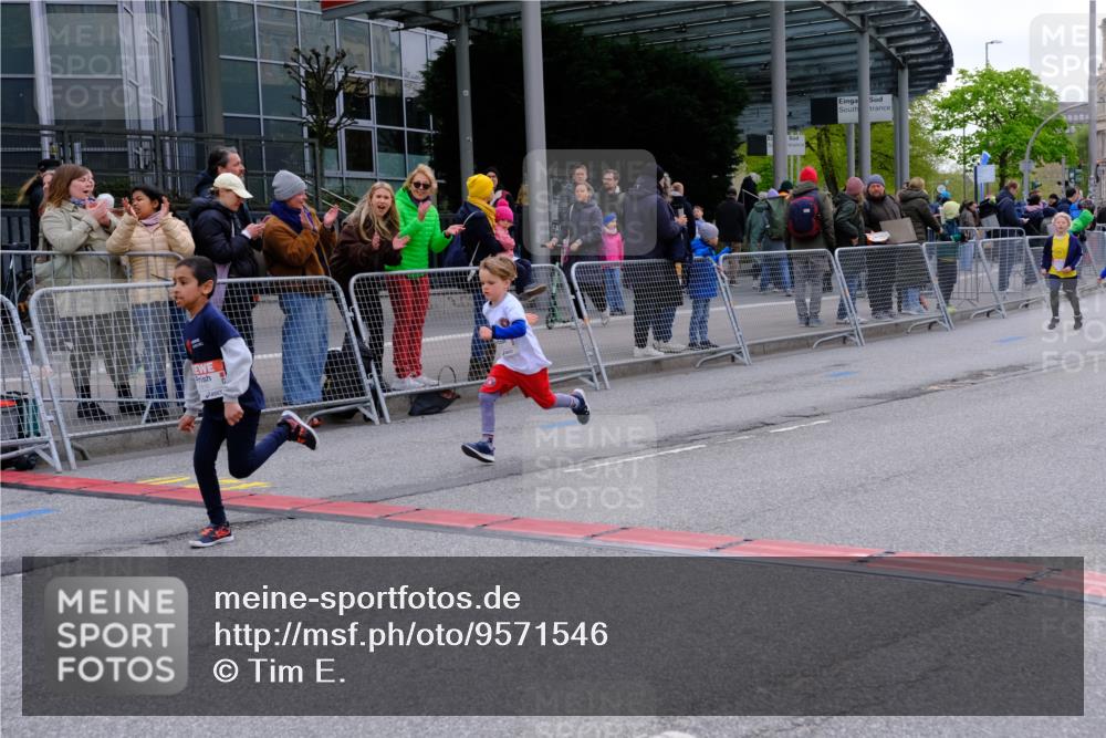25.04.2026 - Das Zehntel Tim E. http://msf.ph/oto/9571546 25.04.2026 09:07:36 Ziel 1060, 1065, 1072, 1426, 1816, 2125, 2689, 2692, 2697, 2699, 2837, 3437, 3460, 3462, 3497 meine-sportfotos.de