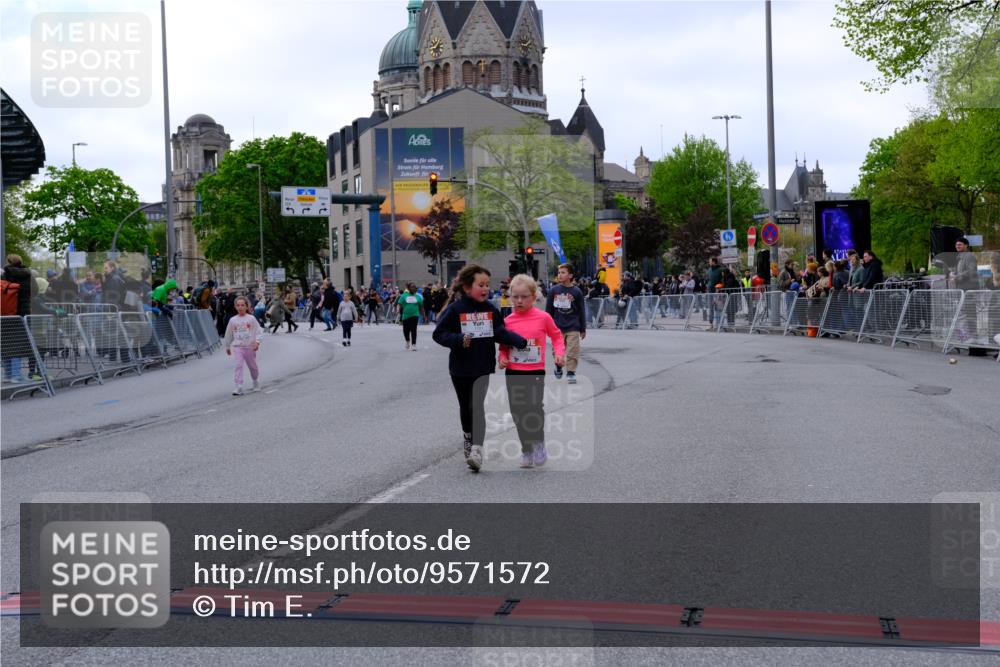25.04.2026 - Das Zehntel Tim E. http://msf.ph/oto/9571572 25.04.2026 09:08:06 Ziel 1781, 1782 meine-sportfotos.de