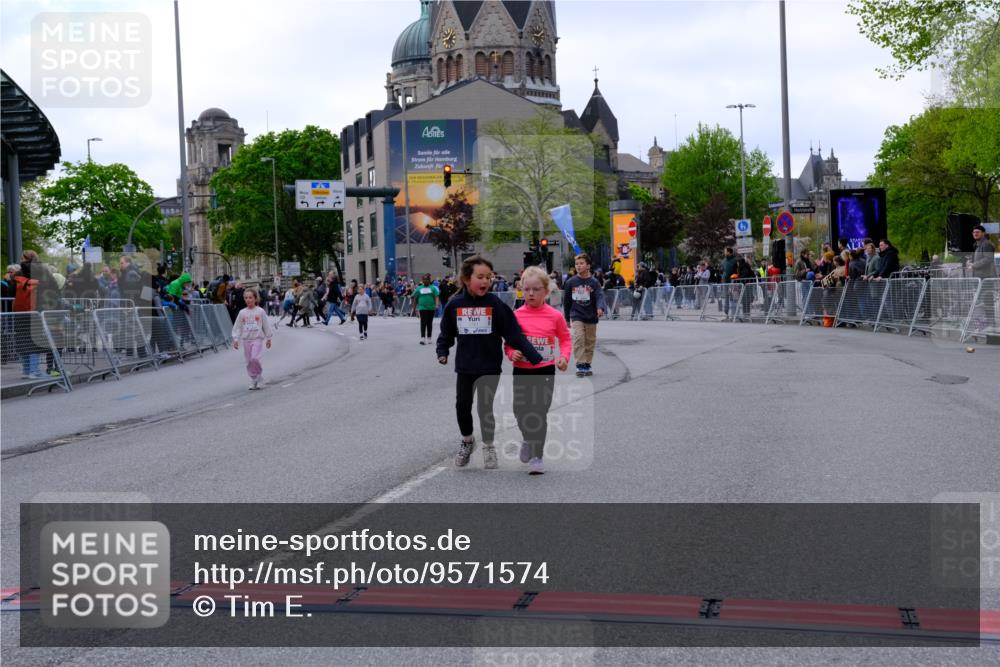 25.04.2026 - Das Zehntel Tim E. http://msf.ph/oto/9571574 25.04.2026 09:08:06 Ziel 1781, 1782 meine-sportfotos.de