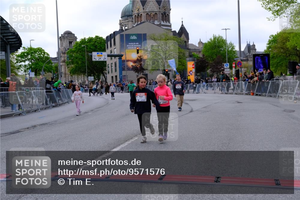 25.04.2026 - Das Zehntel Tim E. http://msf.ph/oto/9571576 25.04.2026 09:08:06 Ziel 1781, 1782 meine-sportfotos.de