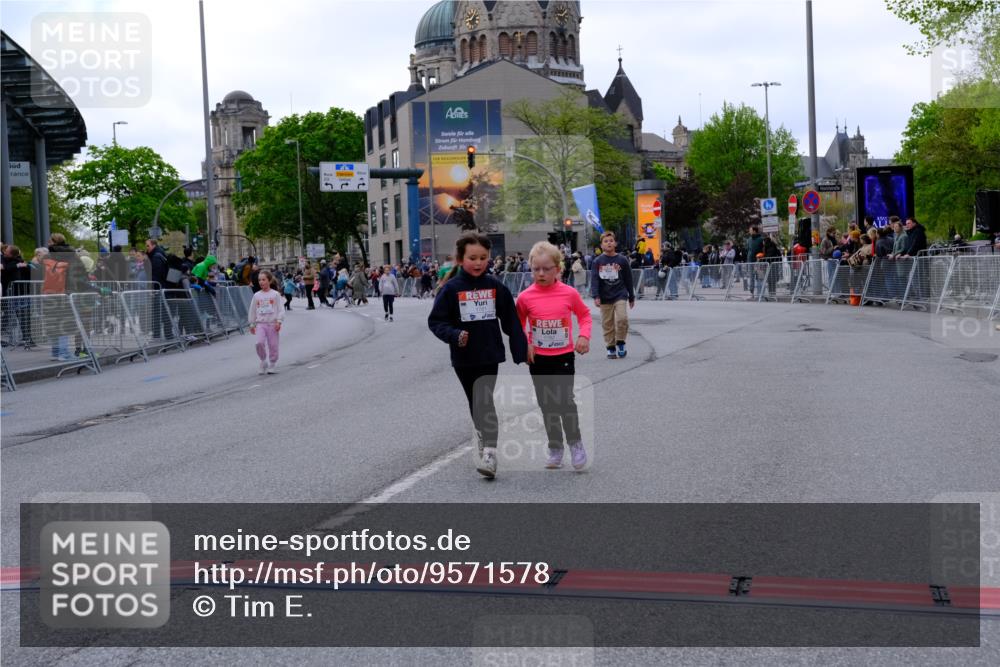 25.04.2026 - Das Zehntel Tim E. http://msf.ph/oto/9571578 25.04.2026 09:08:06 Ziel 1781, 1782 meine-sportfotos.de