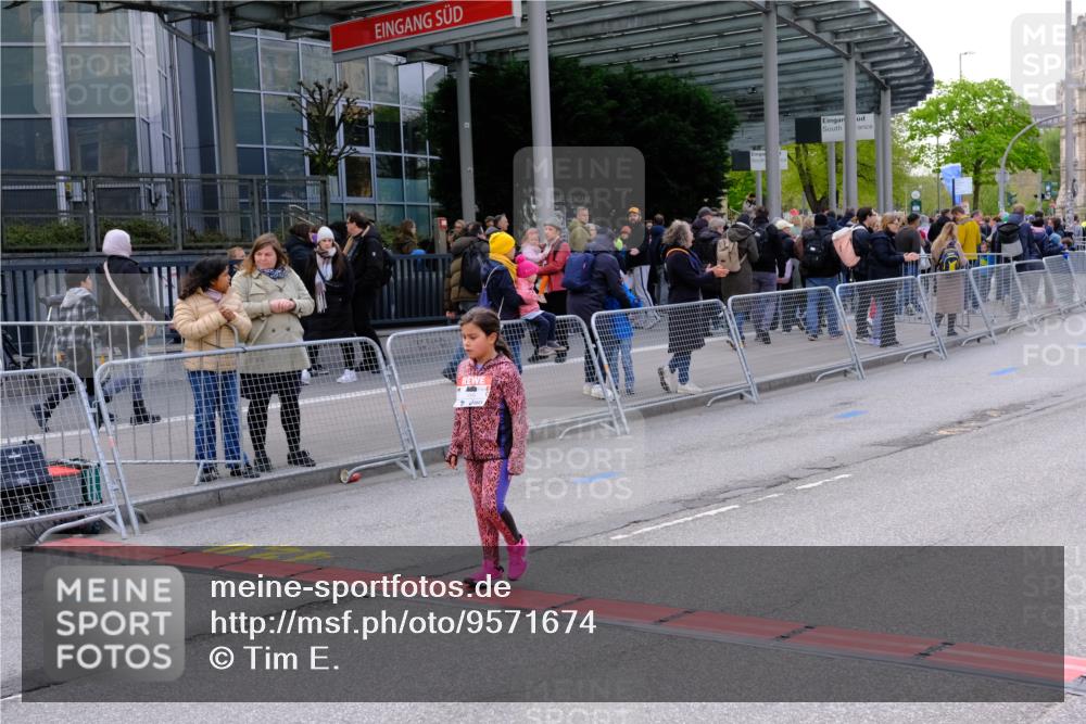 25.04.2026 - Das Zehntel Tim E. http://msf.ph/oto/9571674 25.04.2026 09:09:06 Ziel 1069 meine-sportfotos.de