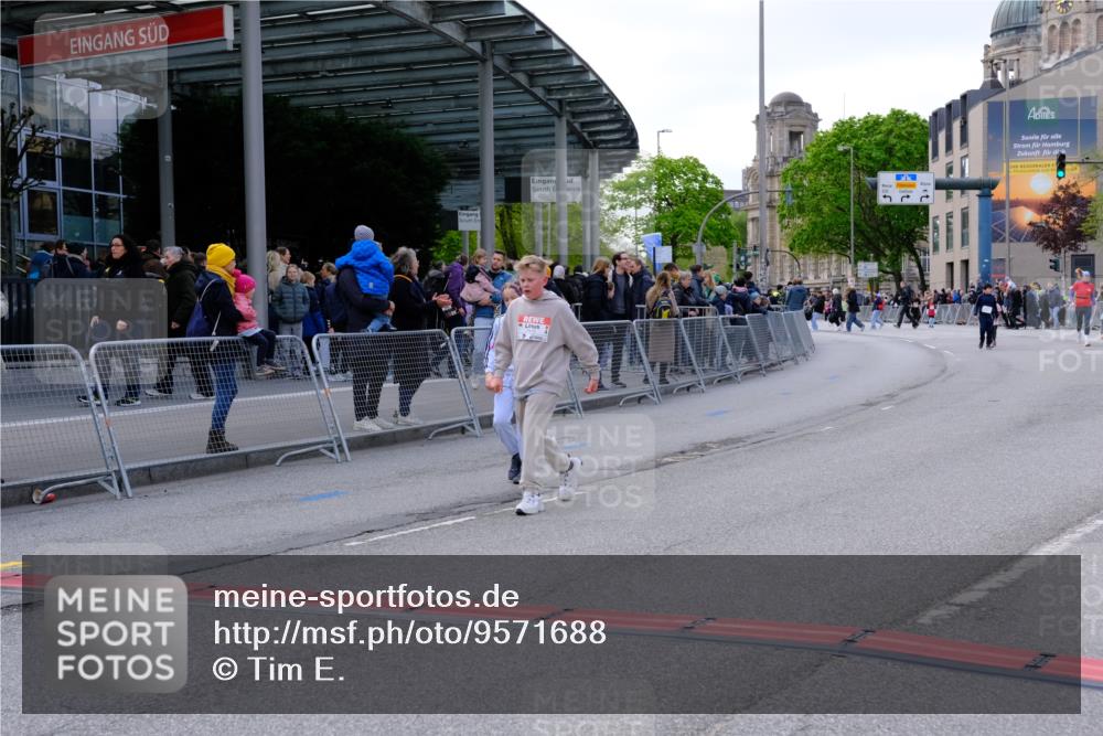 25.04.2026 - Das Zehntel Tim E. http://msf.ph/oto/9571688 25.04.2026 09:09:18 Ziel 1445, 1451, 1469, 1476, 2081, 2243 meine-sportfotos.de