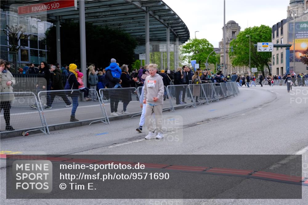25.04.2026 - Das Zehntel Tim E. http://msf.ph/oto/9571690 25.04.2026 09:09:18 Ziel 1445, 1451, 1469, 1476, 2081, 2243 meine-sportfotos.de