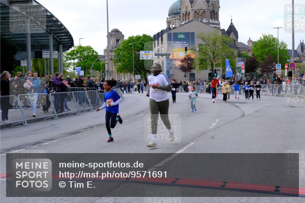 25.04.2026 - Das Zehntel Tim E. http://msf.ph/oto/9571691 25.04.2026 09:09:23 Ziel 1451, 1453, 1476, 1486, 2243 meine-sportfotos.de