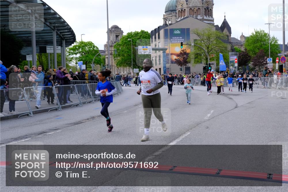 25.04.2026 - Das Zehntel Tim E. http://msf.ph/oto/9571692 25.04.2026 09:09:23 Ziel 1451, 1453, 1476, 1486, 2243 meine-sportfotos.de