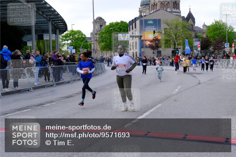 25.04.2026 - Das Zehntel Tim E. http://msf.ph/oto/9571693 25.04.2026 09:09:23 Ziel 1451, 1453, 1476, 1486, 2243 meine-sportfotos.de