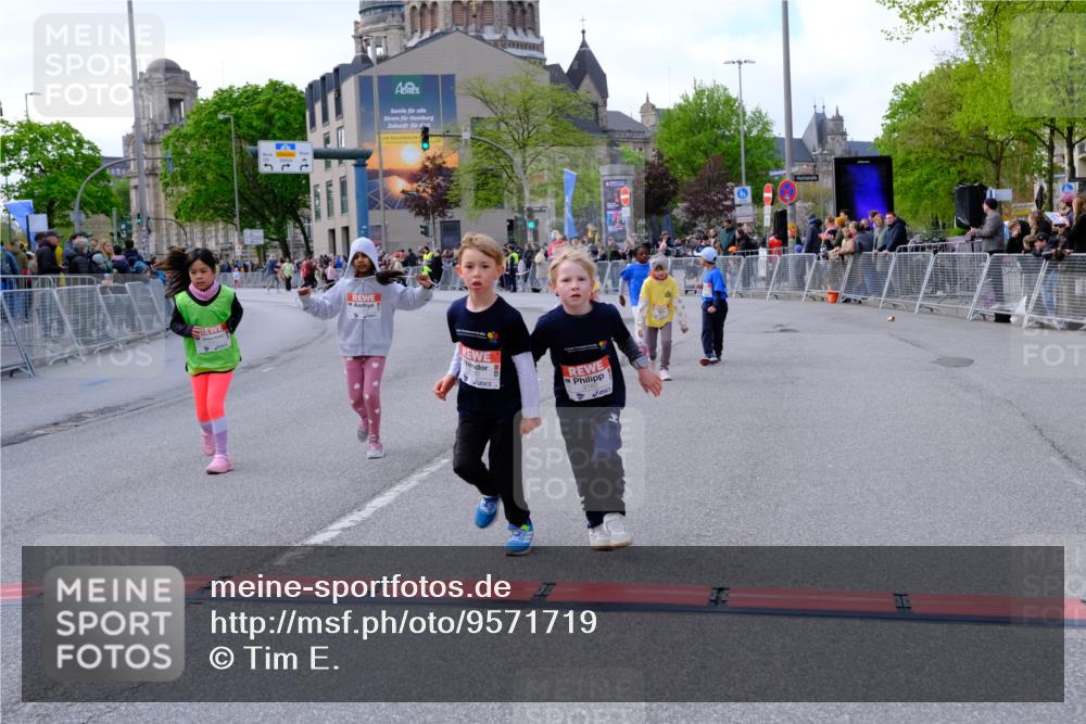 25.04.2026 - Das Zehntel Tim E. http://msf.ph/oto/9571719 25.04.2026 09:09:32 Ziel 1351, 1359, 1477, 1484, 1486, 1499, 1503, 2098, 2182, 2186 meine-sportfotos.de