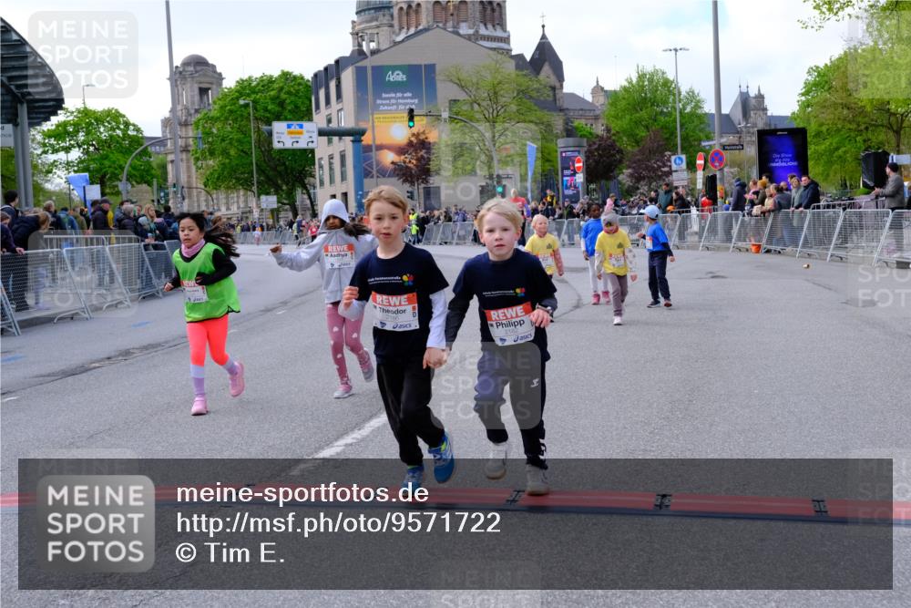 25.04.2026 - Das Zehntel Tim E. http://msf.ph/oto/9571722 25.04.2026 09:09:33 Ziel 1351, 1359, 1477, 1484, 1486, 1499, 1503, 2087, 2098, 2182, 2186 meine-sportfotos.de