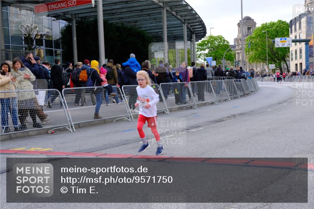 25.04.2026 - Das Zehntel Tim E. http://msf.ph/oto/9571750 25.04.2026 09:10:02 Ziel 3319, 3447 meine-sportfotos.de