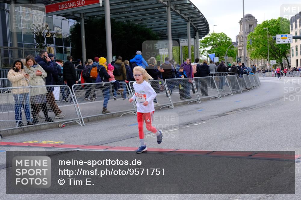 25.04.2026 - Das Zehntel Tim E. http://msf.ph/oto/9571751 25.04.2026 09:10:02 Ziel 3319, 3447 meine-sportfotos.de