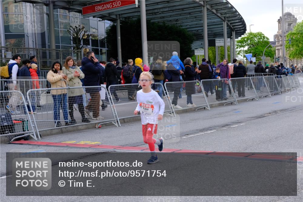 25.04.2026 - Das Zehntel Tim E. http://msf.ph/oto/9571754 25.04.2026 09:10:02 Ziel 3319, 3447 meine-sportfotos.de