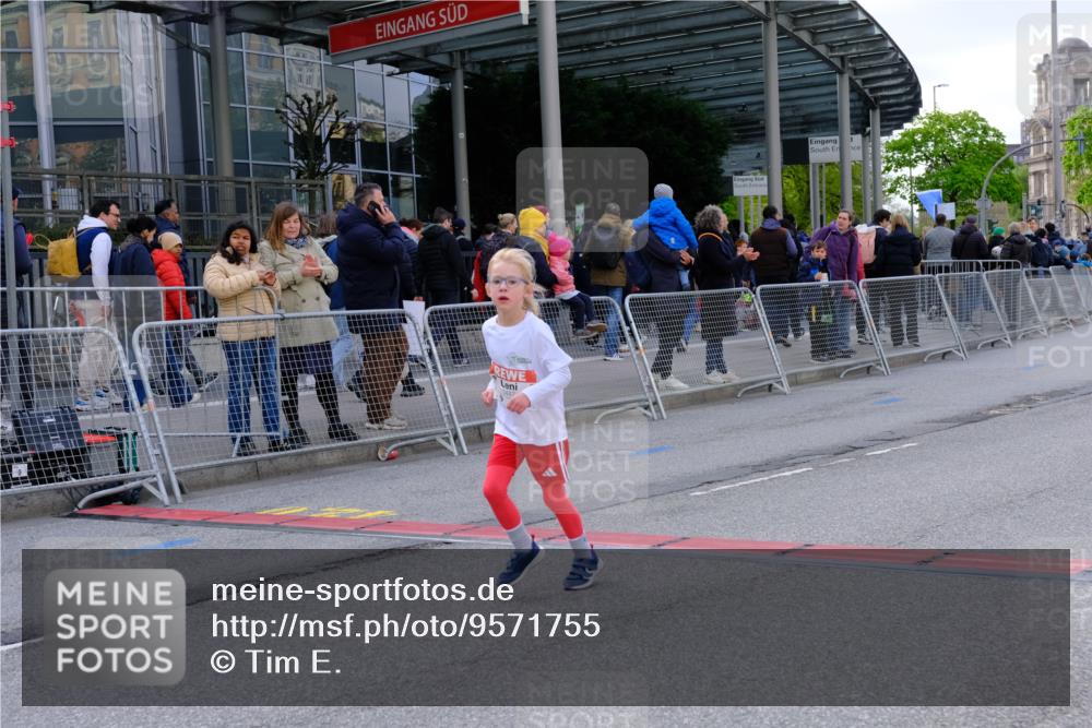 25.04.2026 - Das Zehntel Tim E. http://msf.ph/oto/9571755 25.04.2026 09:10:02 Ziel 3319, 3447 meine-sportfotos.de