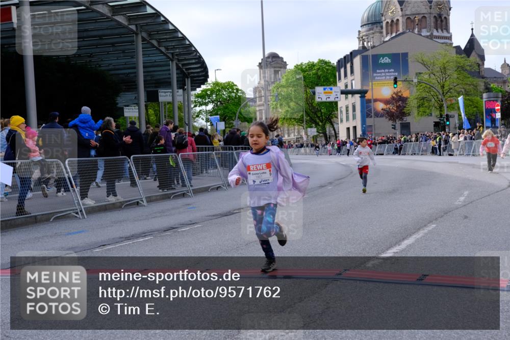 25.04.2026 - Das Zehntel Tim E. http://msf.ph/oto/9571762 25.04.2026 09:10:09 Ziel 1901, 1903, 2549, 3447 meine-sportfotos.de