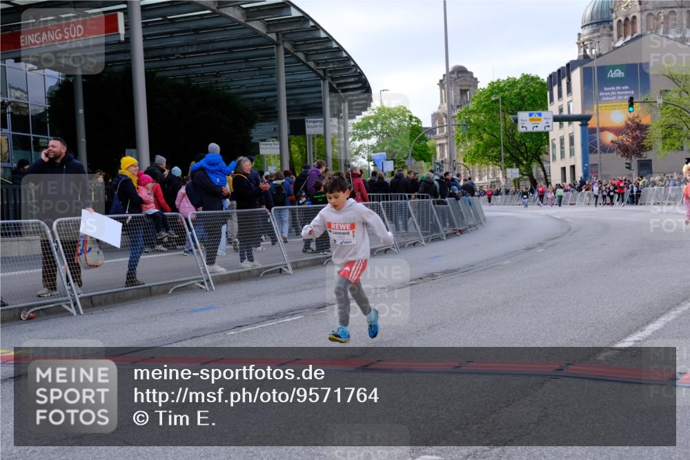 25.04.2026 - Das Zehntel Tim E. http://msf.ph/oto/9571764 25.04.2026 09:10:11 Ziel 1901, 1903, 2549, 3280 meine-sportfotos.de