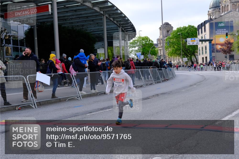 25.04.2026 - Das Zehntel Tim E. http://msf.ph/oto/9571765 25.04.2026 09:10:11 Ziel 1901, 1903, 2549, 3280 meine-sportfotos.de