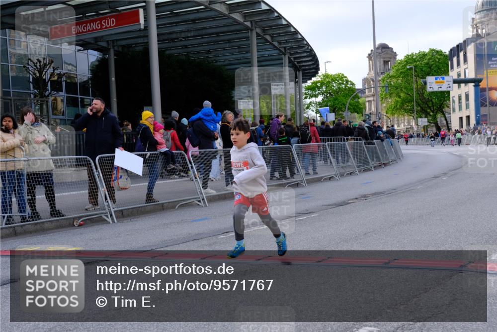 25.04.2026 - Das Zehntel Tim E. http://msf.ph/oto/9571767 25.04.2026 09:10:12 Ziel 1901, 1903, 2549, 3280 meine-sportfotos.de