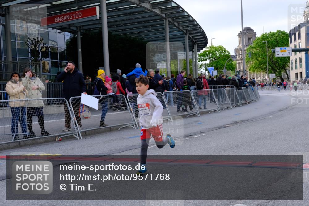 25.04.2026 - Das Zehntel Tim E. http://msf.ph/oto/9571768 25.04.2026 09:10:12 Ziel 1901, 1903, 2549, 3280 meine-sportfotos.de