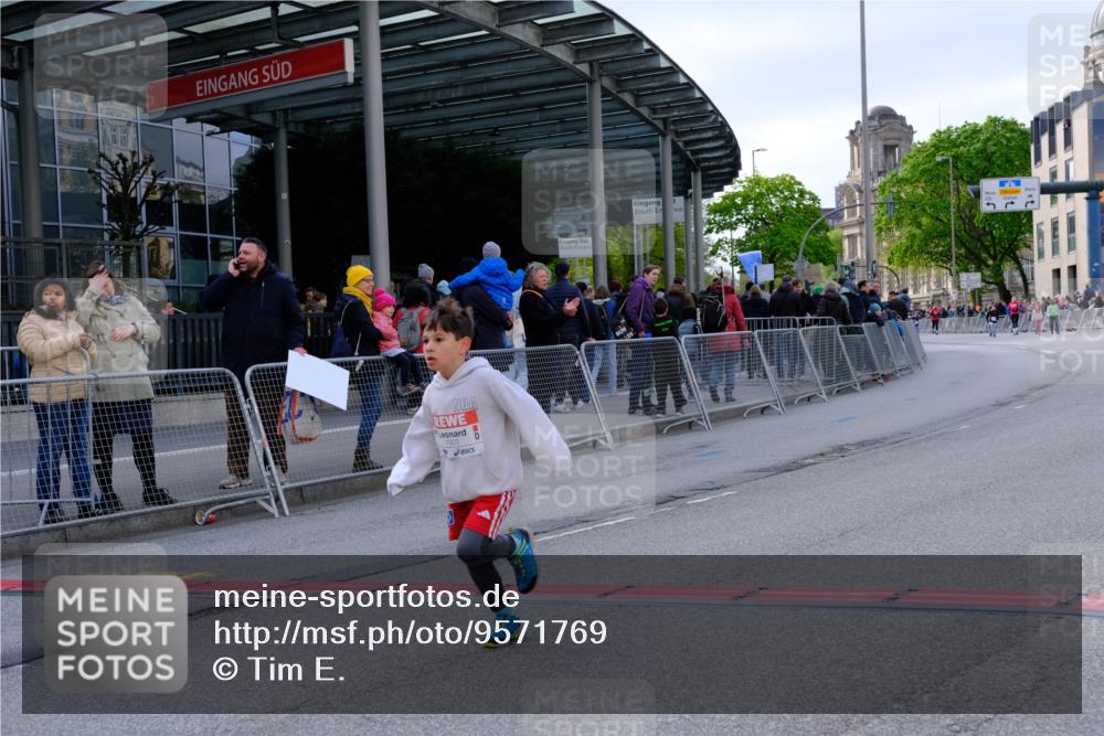 25.04.2026 - Das Zehntel Tim E. http://msf.ph/oto/9571769 25.04.2026 09:10:12 Ziel 1901, 1903, 2549, 3280 meine-sportfotos.de