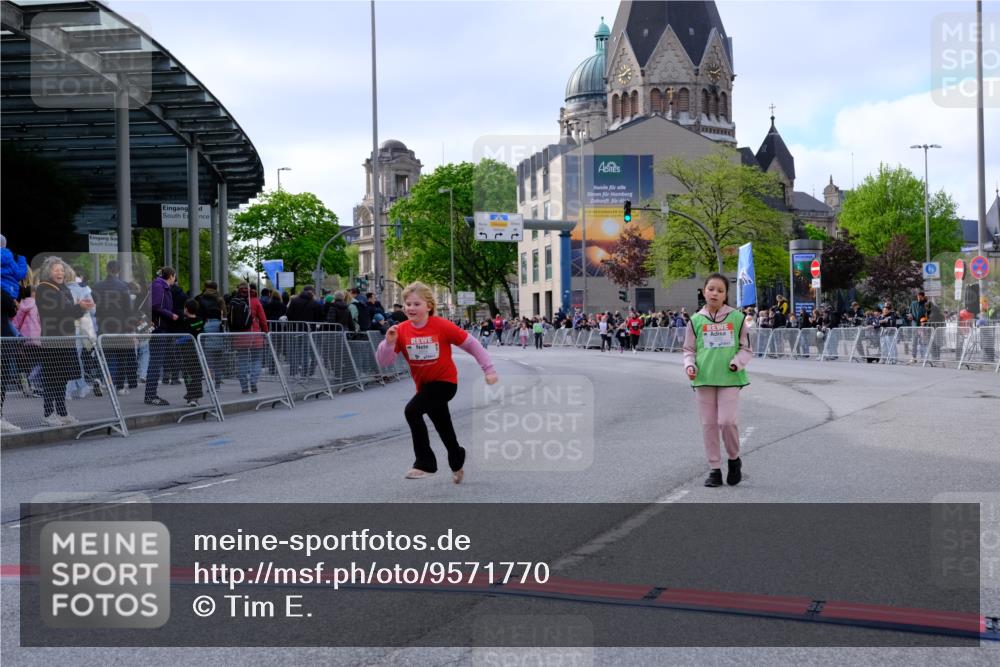 25.04.2026 - Das Zehntel Tim E. http://msf.ph/oto/9571770 25.04.2026 09:10:13 Ziel 1901, 1903, 2549, 3280 meine-sportfotos.de