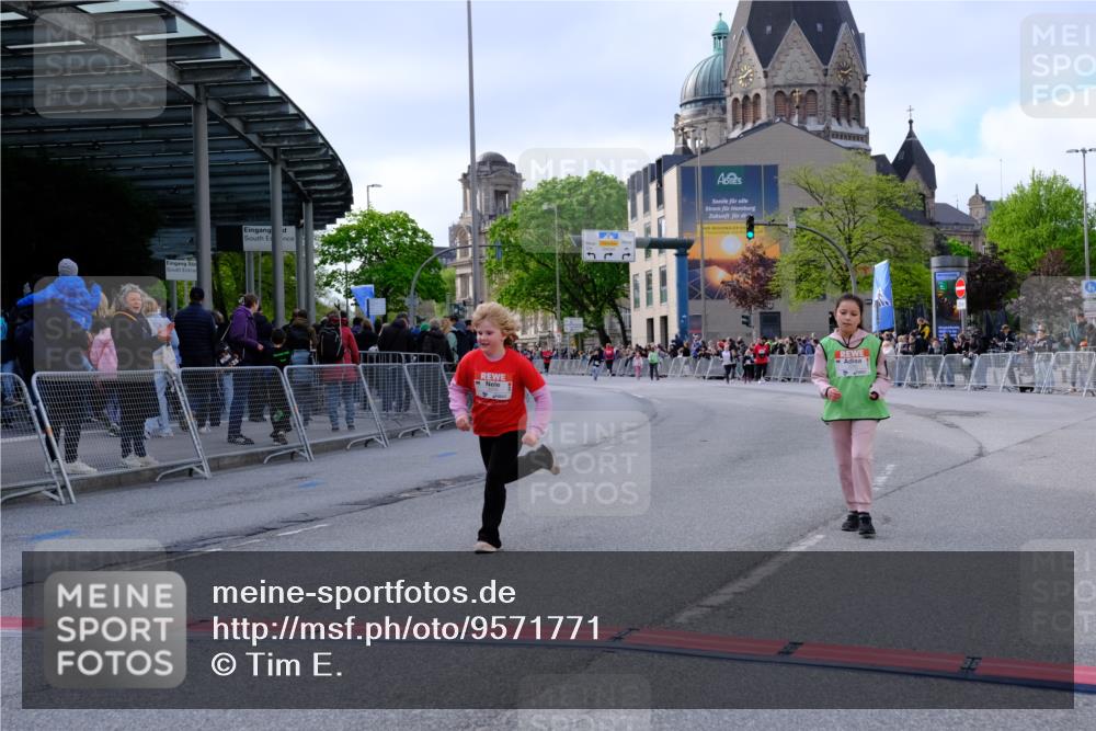 25.04.2026 - Das Zehntel Tim E. http://msf.ph/oto/9571771 25.04.2026 09:10:13 Ziel 1901, 1903, 2549, 3280 meine-sportfotos.de