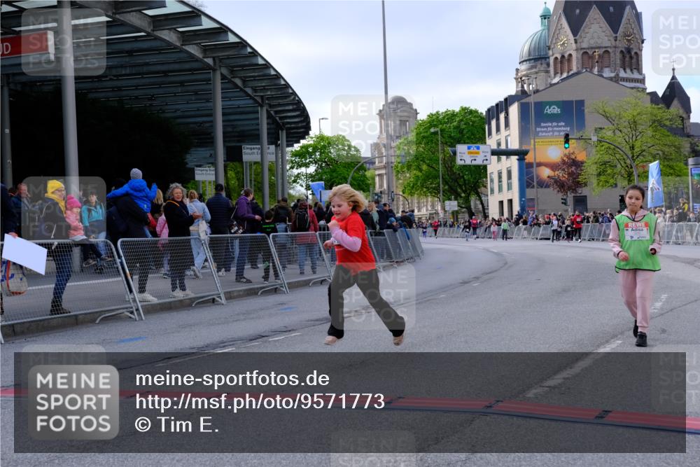 25.04.2026 - Das Zehntel Tim E. http://msf.ph/oto/9571773 25.04.2026 09:10:13 Ziel 1901, 1903, 2549, 3280 meine-sportfotos.de