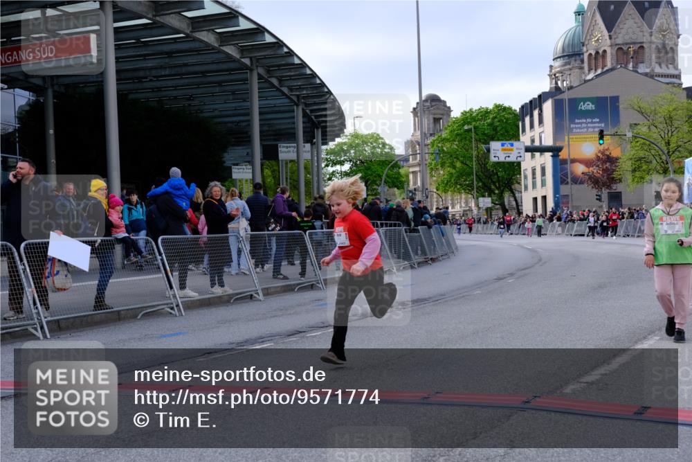 25.04.2026 - Das Zehntel Tim E. http://msf.ph/oto/9571774 25.04.2026 09:10:13 Ziel 1901, 1903, 2549, 3280 meine-sportfotos.de