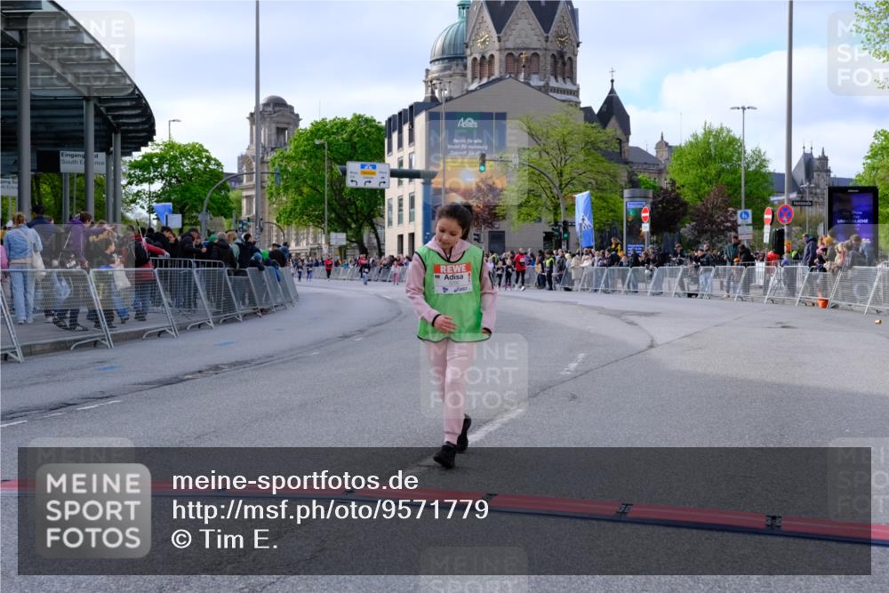 25.04.2026 - Das Zehntel Tim E. http://msf.ph/oto/9571779 25.04.2026 09:10:15 Ziel 1901, 1903, 2549, 3280 meine-sportfotos.de