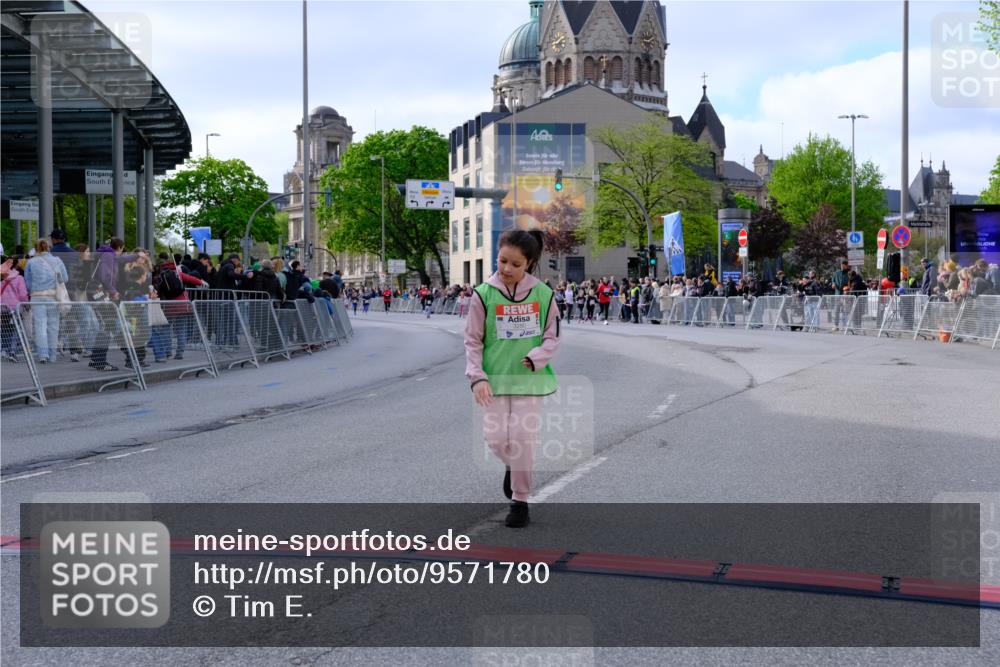 25.04.2026 - Das Zehntel Tim E. http://msf.ph/oto/9571780 25.04.2026 09:10:15 Ziel 1901, 1903, 2549, 3280 meine-sportfotos.de