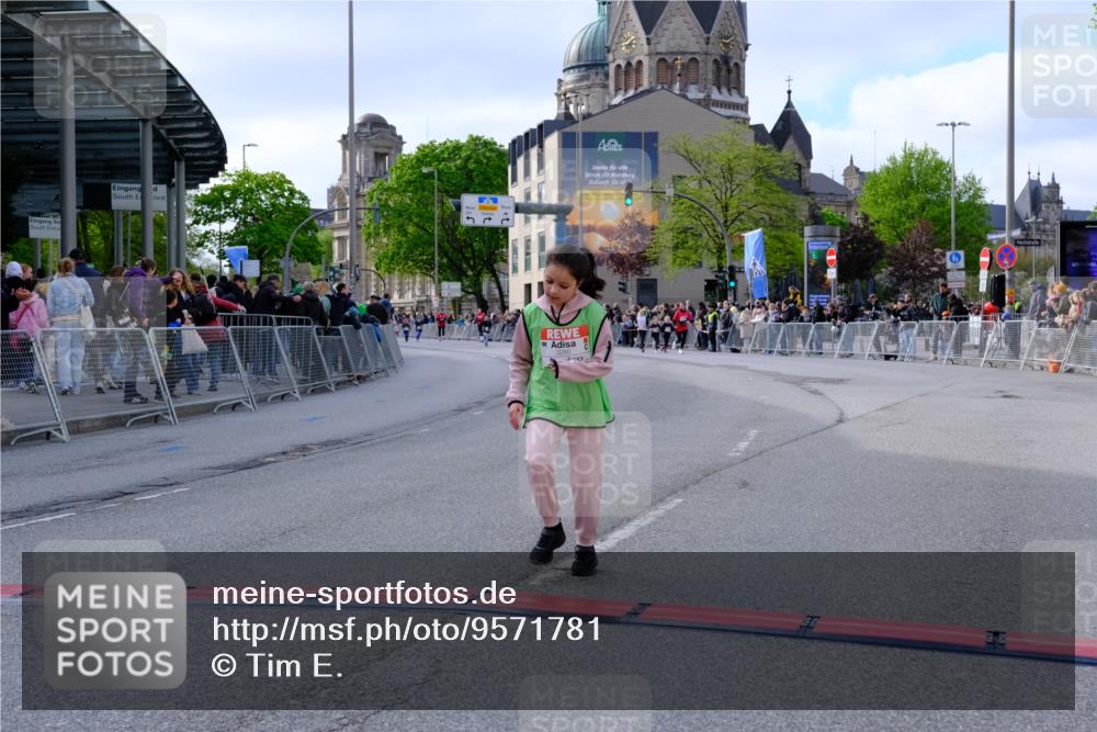 25.04.2026 - Das Zehntel Tim E. http://msf.ph/oto/9571781 25.04.2026 09:10:15 Ziel 1901, 1903, 2549, 3280 meine-sportfotos.de