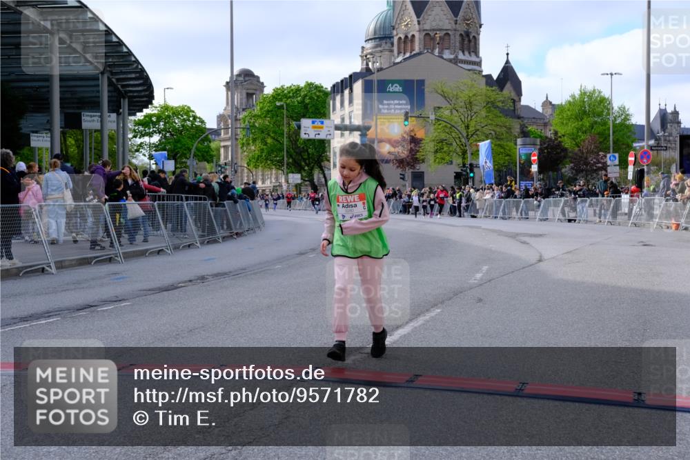 25.04.2026 - Das Zehntel Tim E. http://msf.ph/oto/9571782 25.04.2026 09:10:15 Ziel 1901, 1903, 2549, 3280 meine-sportfotos.de