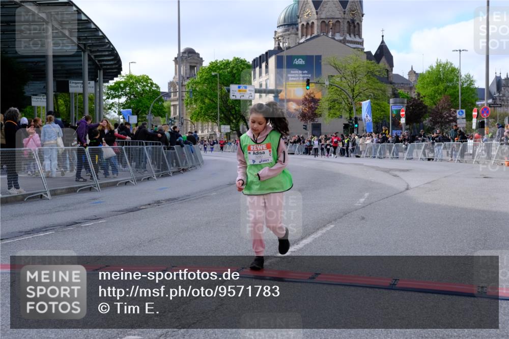 25.04.2026 - Das Zehntel Tim E. http://msf.ph/oto/9571783 25.04.2026 09:10:15 Ziel 1901, 1903, 2549, 3280 meine-sportfotos.de