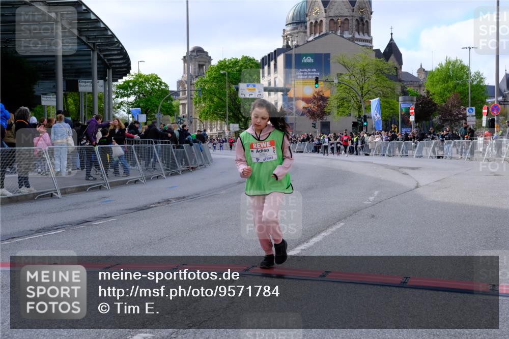 25.04.2026 - Das Zehntel Tim E. http://msf.ph/oto/9571784 25.04.2026 09:10:15 Ziel 1901, 1903, 2549, 3280 meine-sportfotos.de