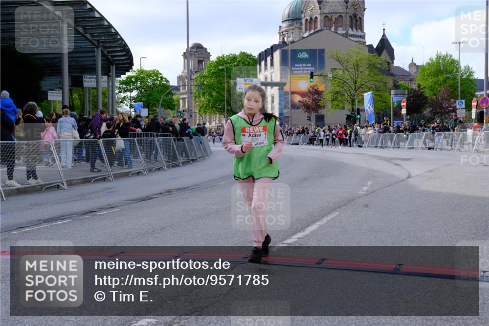 25.04.2026 - Das Zehntel Tim E. http://msf.ph/oto/9571785 25.04.2026 09:10:15 Ziel 1901, 1903, 2549, 3280 meine-sportfotos.de