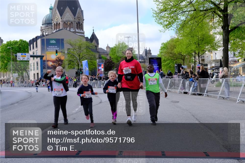 25.04.2026 - Das Zehntel Tim E. http://msf.ph/oto/9571796 25.04.2026 09:10:34 Ziel 1230, 1238, 1391, 3586 meine-sportfotos.de