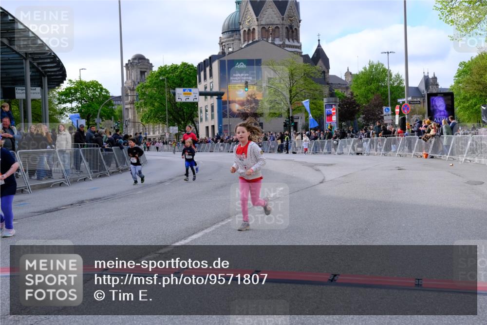 25.04.2026 - Das Zehntel Tim E. http://msf.ph/oto/9571807 25.04.2026 09:10:42 Ziel 1230, 1238, 1391, 1801, 1803, 2557, 2637, 3586 meine-sportfotos.de