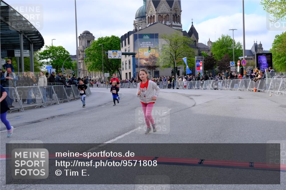 25.04.2026 - Das Zehntel Tim E. http://msf.ph/oto/9571808 25.04.2026 09:10:42 Ziel 1230, 1238, 1391, 1801, 1803, 2557, 2637, 3586 meine-sportfotos.de