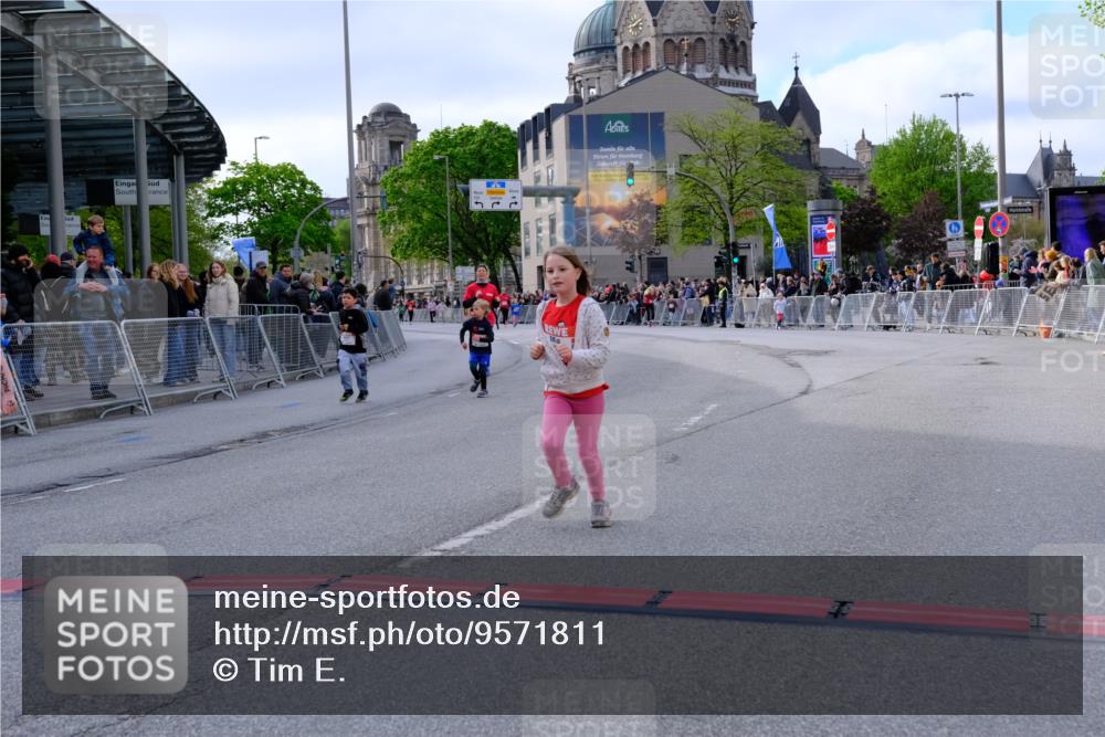 25.04.2026 - Das Zehntel Tim E. http://msf.ph/oto/9571811 25.04.2026 09:10:42 Ziel 1230, 1238, 1391, 1801, 1803, 2557, 2637, 3586 meine-sportfotos.de