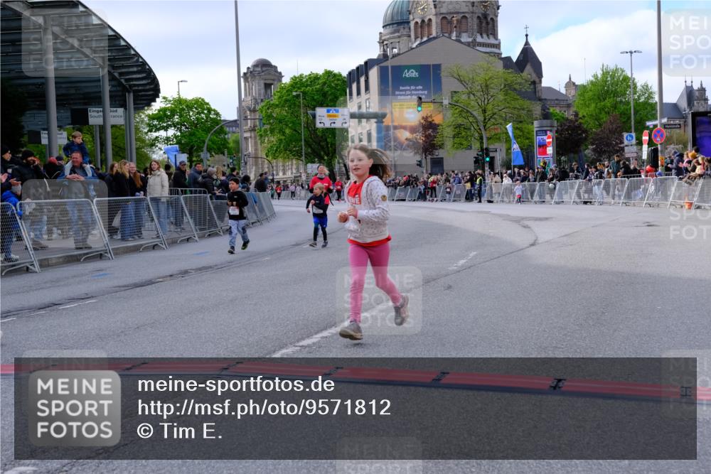 25.04.2026 - Das Zehntel Tim E. http://msf.ph/oto/9571812 25.04.2026 09:10:42 Ziel 1230, 1238, 1391, 1801, 1803, 2557, 2637, 3586 meine-sportfotos.de