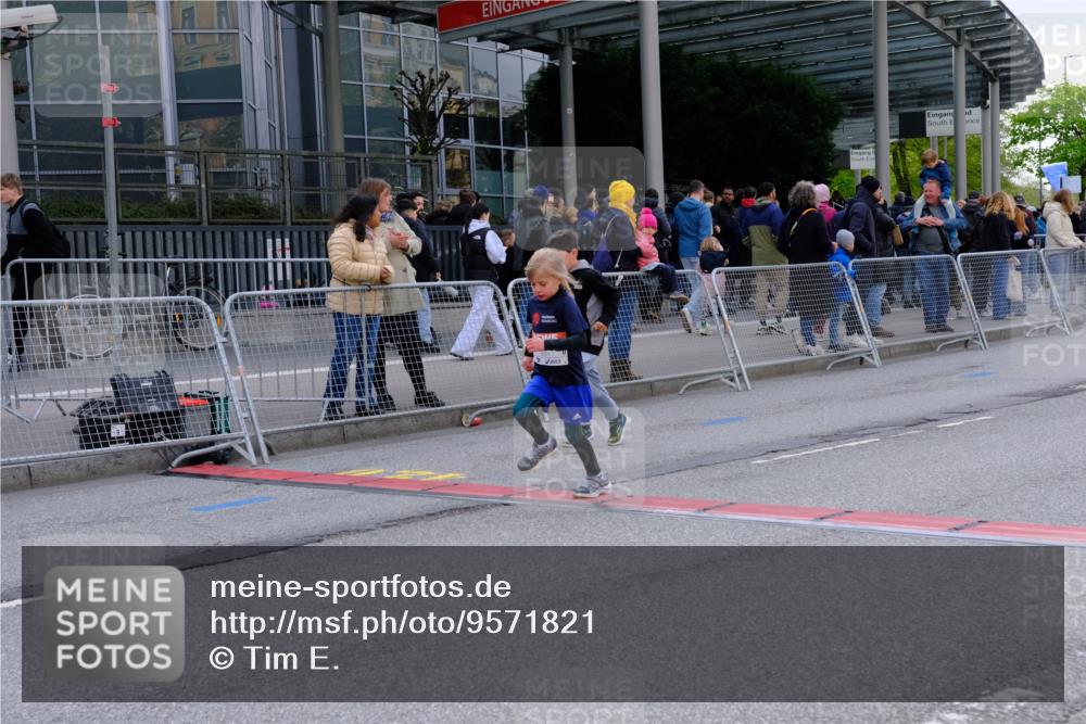 25.04.2026 - Das Zehntel Tim E. http://msf.ph/oto/9571821 25.04.2026 09:10:46 Ziel 1801, 1803, 2557, 2637 meine-sportfotos.de