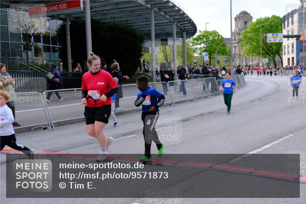 25.04.2026 - Das Zehntel Tim E. http://msf.ph/oto/9571873 25.04.2026 09:12:52 Ziel 2082, 2083, 2101, 2102, 3269, 3440 meine-sportfotos.de