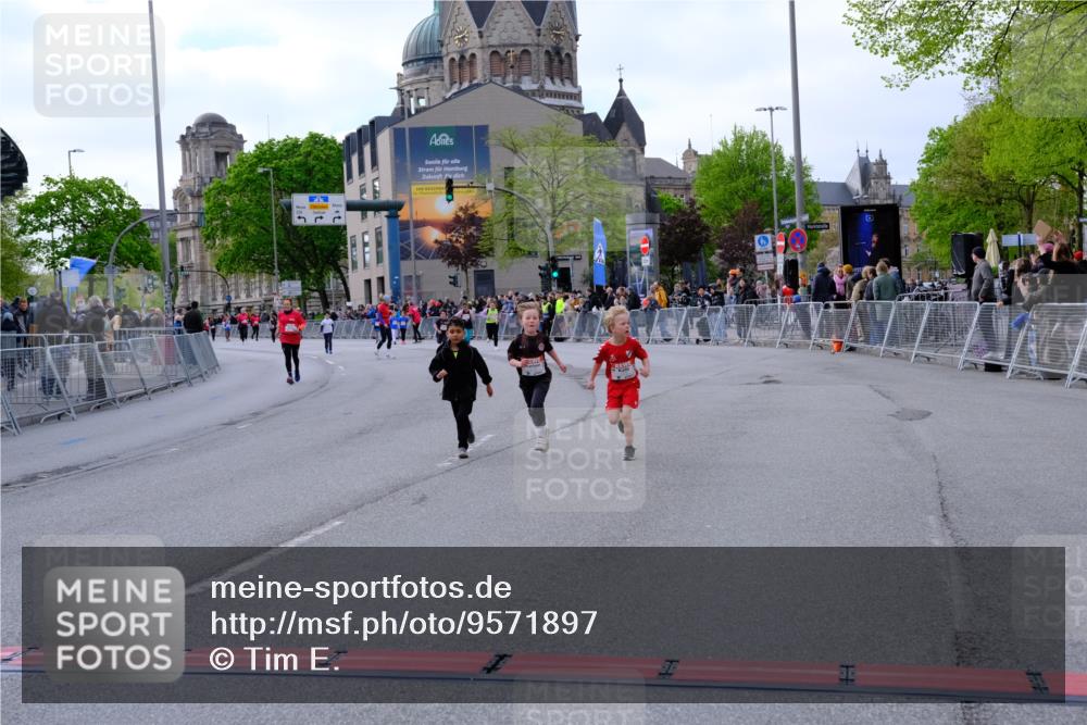 25.04.2026 - Das Zehntel Tim E. http://msf.ph/oto/9571897 25.04.2026 09:13:13 Ziel 1775, 1776, 1780, 2413 meine-sportfotos.de