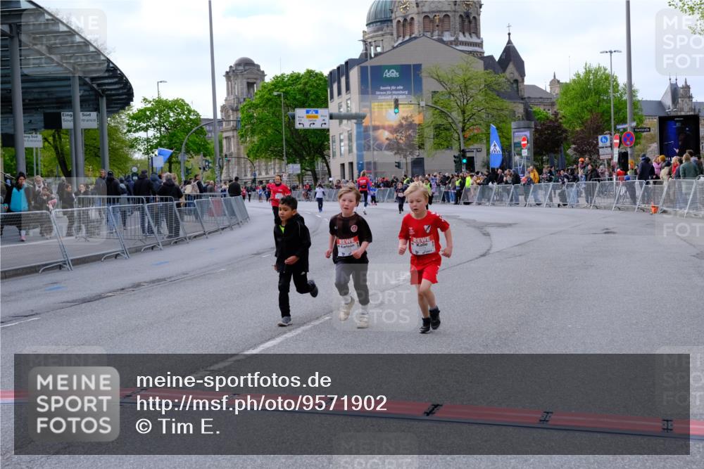 25.04.2026 - Das Zehntel Tim E. http://msf.ph/oto/9571902 25.04.2026 09:13:14 Ziel 1775, 1776, 1780, 2413 meine-sportfotos.de