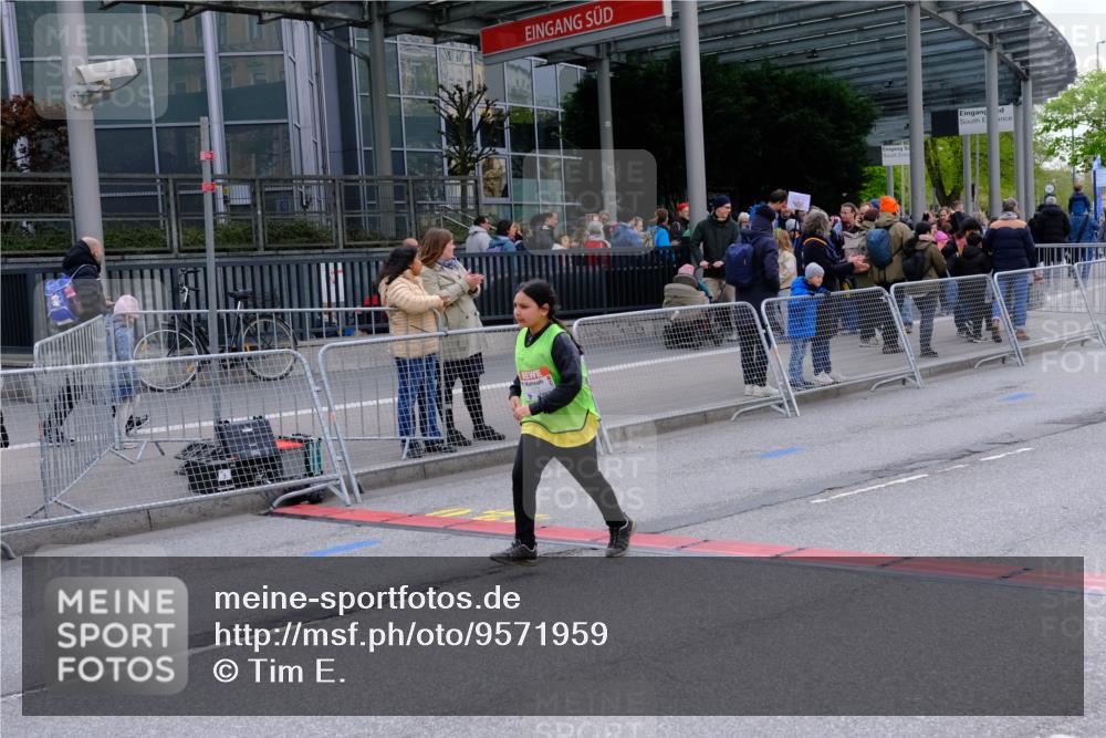 25.04.2026 - Das Zehntel Tim E. http://msf.ph/oto/9571959 25.04.2026 09:13:54 Ziel 1379, 2088, 2106 meine-sportfotos.de