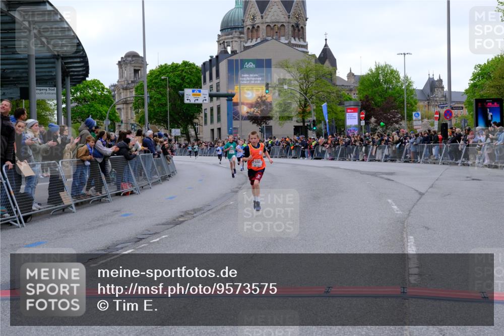 25.04.2026 - Das Zehntel Tim E. http://msf.ph/oto/9573575 25.04.2026 10:47:13 Ziel 6158, 7412, 7742, 7961, 7984 meine-sportfotos.de