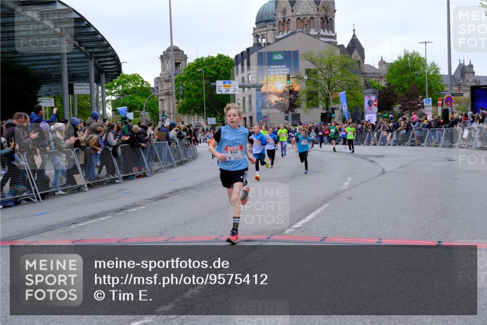 25.04.2026 - Das Zehntel Tim E. http://msf.ph/oto/9575412 25.04.2026 10:53:44 Ziel 5030, 5165, 5317, 5318, 5324, 5529, 5564, 5683, 5729, 6028, 6106, 6166, 6231, 6244, 6363, 6912, 6926, 7153, 7181, 7185, 7191, 7233, 7245, 7253, 7387, 7690, 7697, 7746, 7885, 7899, 8048, 8059 meine-sportfotos.de