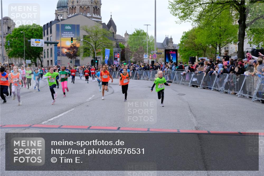 25.04.2026 - Das Zehntel Tim E. http://msf.ph/oto/9576531 25.04.2026 10:57:15 Ziel 5302, 5374, 5384, 5401, 5409, 5419, 5437, 5451, 5522, 5528, 5678, 5821, 5830, 5831, 6004, 6330, 6413, 6728, 6737, 6751, 6877, 6901, 7065, 7079, 7134, 7224, 7374, 7377, 7396, 7398, 7401, 7406, 7413, 7427, 7455, 7464, 7506, 7575, 7583, 7853, 7926, 7958, 7962, 7987 meine-sportfotos.de
